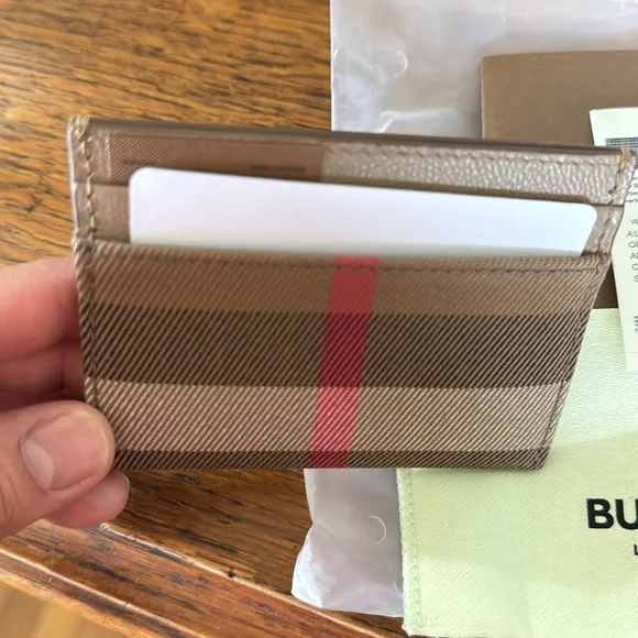 BURBERRY Card Holder! NEW CONDITION with tags and dust bag! - Picture 2 of 11